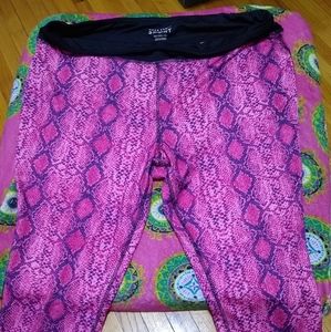 Hard candy cropped work out pants